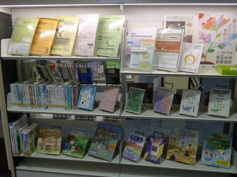 新津図書館6月の展示
